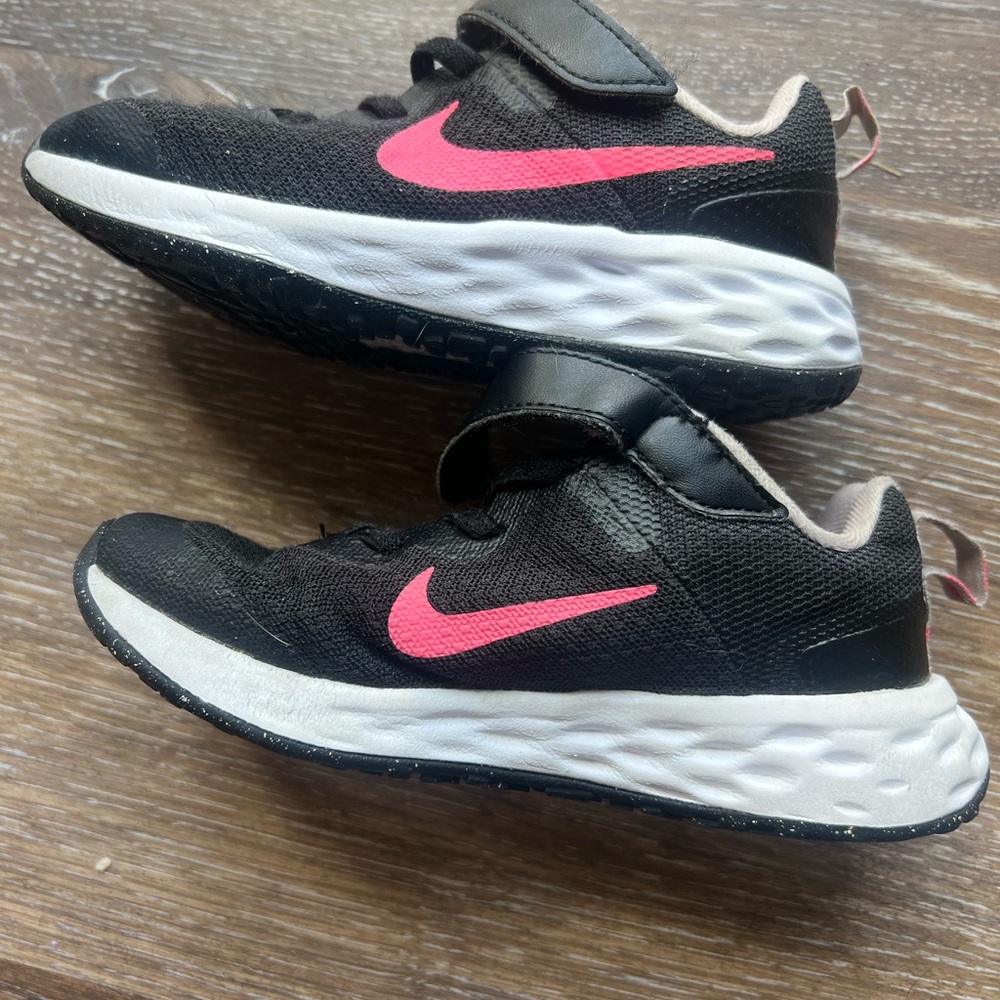 Nike Kids Black Sneakers with Pink Swoosh - Picture 2 of 6